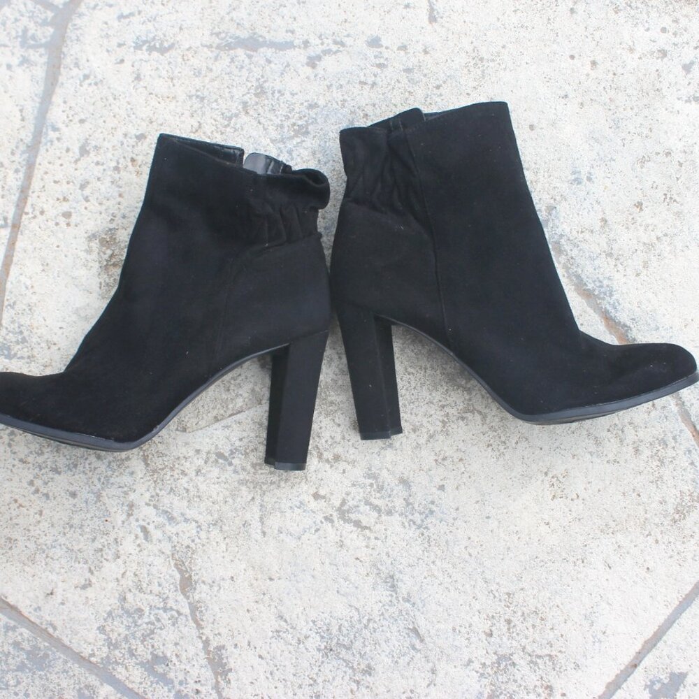 IMPO Orabelle Black Heeled Booties Woman Sizse 10M Faux Suede Zipper Mid Calf